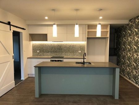 Designer 3 Bedroom Home - Photo 3