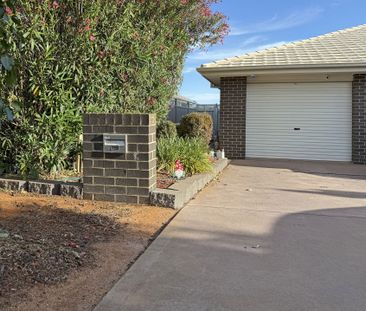 Modern Three Bedroom Duplex Close to Delroy shops - Photo 1