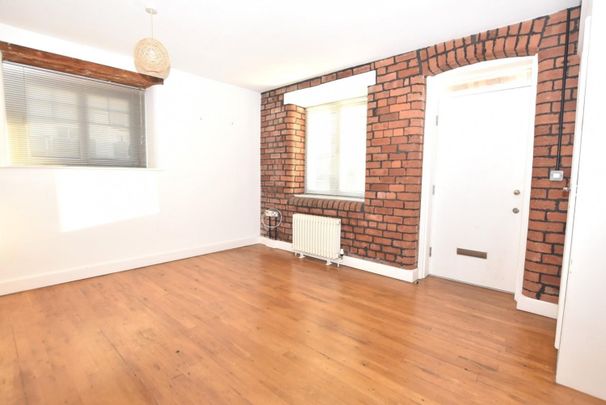 1 bedroom Flat To Let - Photo 1