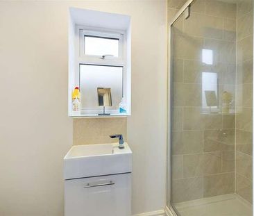 Lawn Close, Ruislip, HA4 - Photo 1