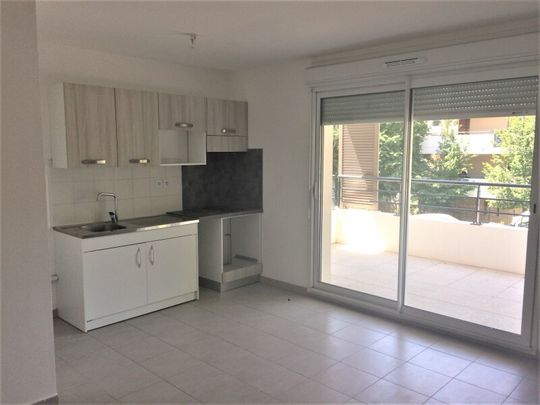 Location Appartement 2 pièces 40m² MARSEILLE 11ème - Photo 1