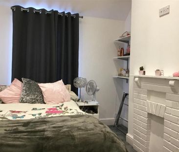 4 bedroom terraced house to rent - Photo 3