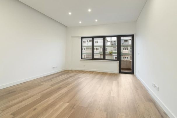 3 Bedroom Apartment with balcony, Restelo, Lisboa - Photo 1