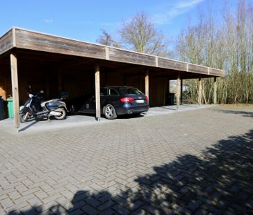 Ruim appartement met 2 slaapkamers, autostaanplaats en carport. - Photo 5