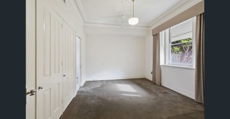 Spacious Family Home in a Prime Hawthorn East Location - Photo 2