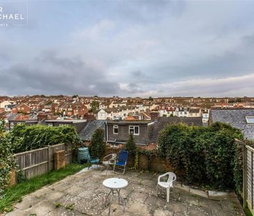 8 bedroom terraced house to rent - Photo 6