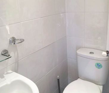 Price £750 pcm - Available 17/10/2025 - Furnished - Photo 6