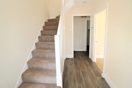 4 bedroom semi-detached house to rent - Photo 3