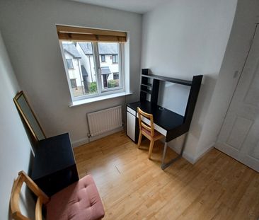 3 bedroom terraced garage/parking space to rent - Photo 5