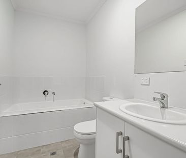 Beautiful, Neat & Tidy Home! - Photo 3