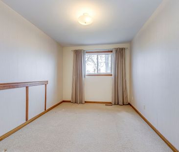For Lease - 681 Cumberland Avenue, Burlington, Ontario - Photo 6