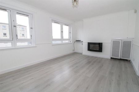 3 bedroom flat to rent - Photo 2
