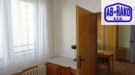 Praktický byt 3+1 s novým balkonem na Vajgaru v J. Hradci - Photo 3
