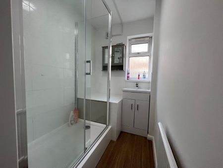 3 bedroom ground floor flat to rent - Photo 3