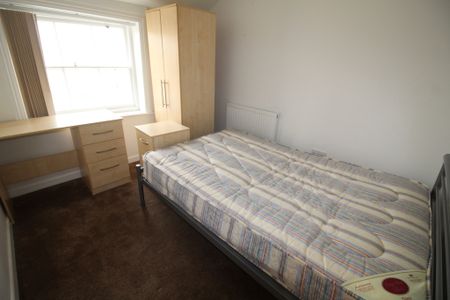 9 Bed Student Accommodation - Photo 2