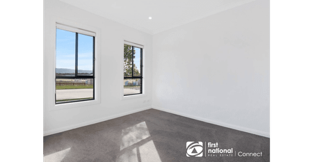 Modern Family Home - Photo 3