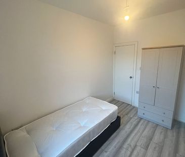 5 Bed Terraced House, Sheffield, S8 - Photo 1