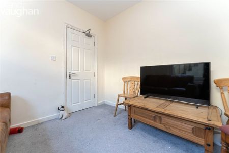 6 bedroom terraced house to rent - Photo 4