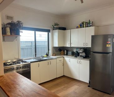 Gorgeous, partially furnished home in Hamilton North - Photo 1