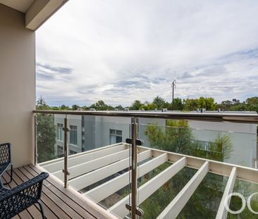 Open the Door to Sophisticated City-Fringe Living - Photo 4