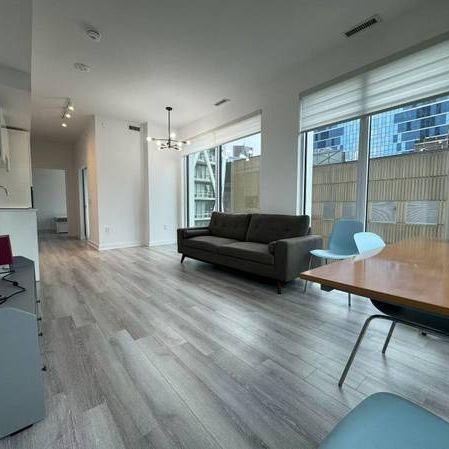 2Bed+2 Bath+Den Condo in Heart of DT Toronto For Rent - Photo 3