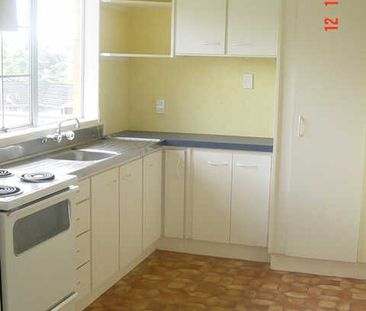 2 bedroom apartment (second level), 1 living, 1 bathroom (separate ... - Photo 1