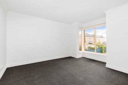 8/21 Fairholm Grove, Camberwell VIC 3124 - Townhouse For Rent | Domain - Photo 4