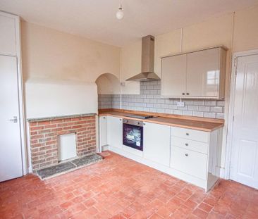 3 bedroom semi-detached house to rent - Photo 2