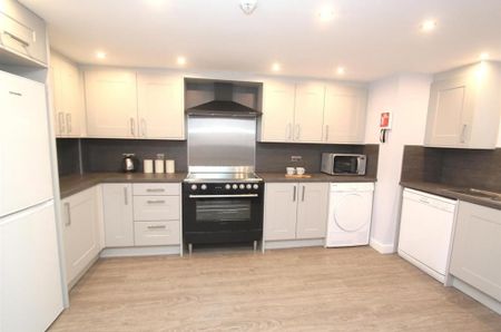 The Village Street, Burley, Leeds - Photo 4