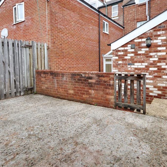 6 bedroom terraced house to rent - Photo 1