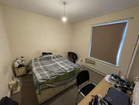 4 bedroom terraced house to rent - Photo 2