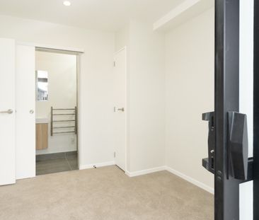 SILVERDALE, 3 bedrooms - Photo 2