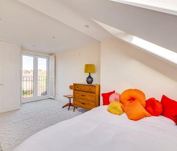 A wonderfully presented four bedroom house in the heart of Barnes. ... - Photo 3