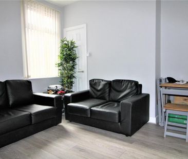 4 bedroom private hall to rent - Photo 1