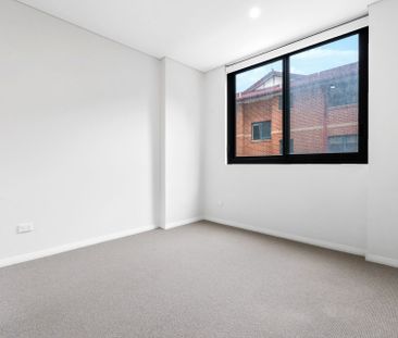 Stylish Retreat with Everyday Convenience - Photo 4