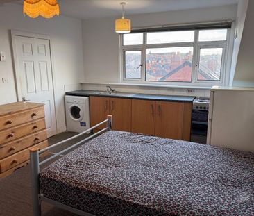 Studio Flat, Harehills Avenue, LS8 - Photo 4