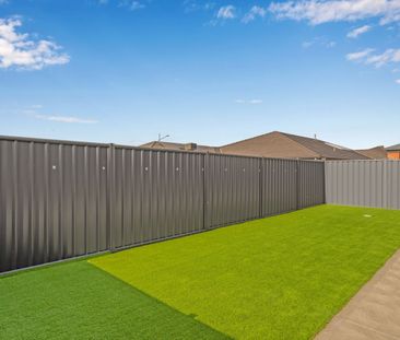 Large Family Home with 2 living areas - Photo 6