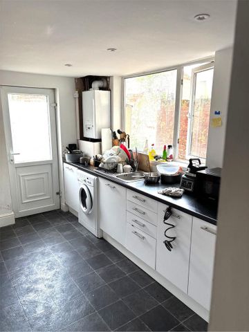 4 bedroom house of multiple occupation to rent - Photo 5