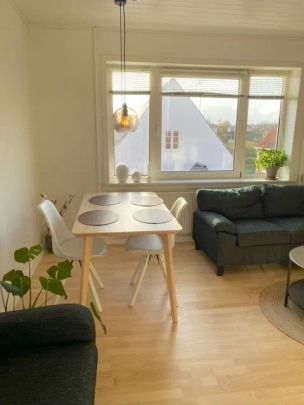 Lys lejlighed med moderne indretning i byen - Photo 1