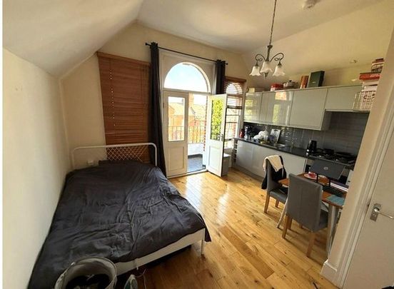 Studio to rent - Photo 1