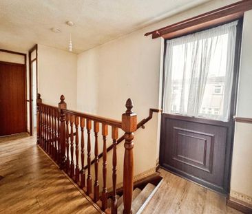 2 bedroom end of terrace house to rent - Photo 2