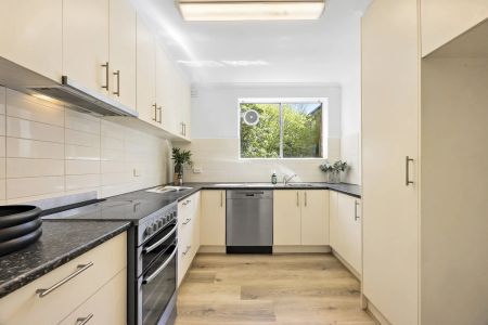 Thoughtfully Laid-Out Northern Brilliance - Photo 5