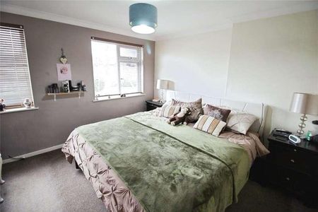 Latchetts Shaw, Kingswood, SS16 - Photo 4