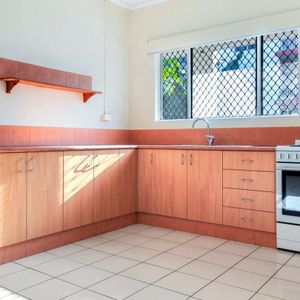 TIDY UNIT, GREAT LOCATION - Photo 2
