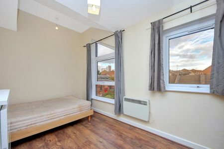 5 Bed Terraced House, Cyclops Mews, E14 - Photo 3