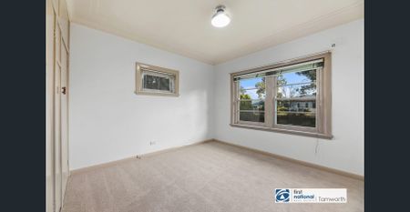 SOUTH TAMWORTH – Simply Delightful Double Brick Family Residence. - Photo 2