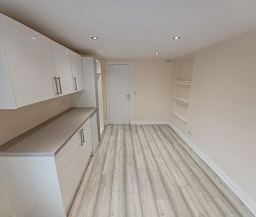 4 bedroom detached house to rent - Photo 6