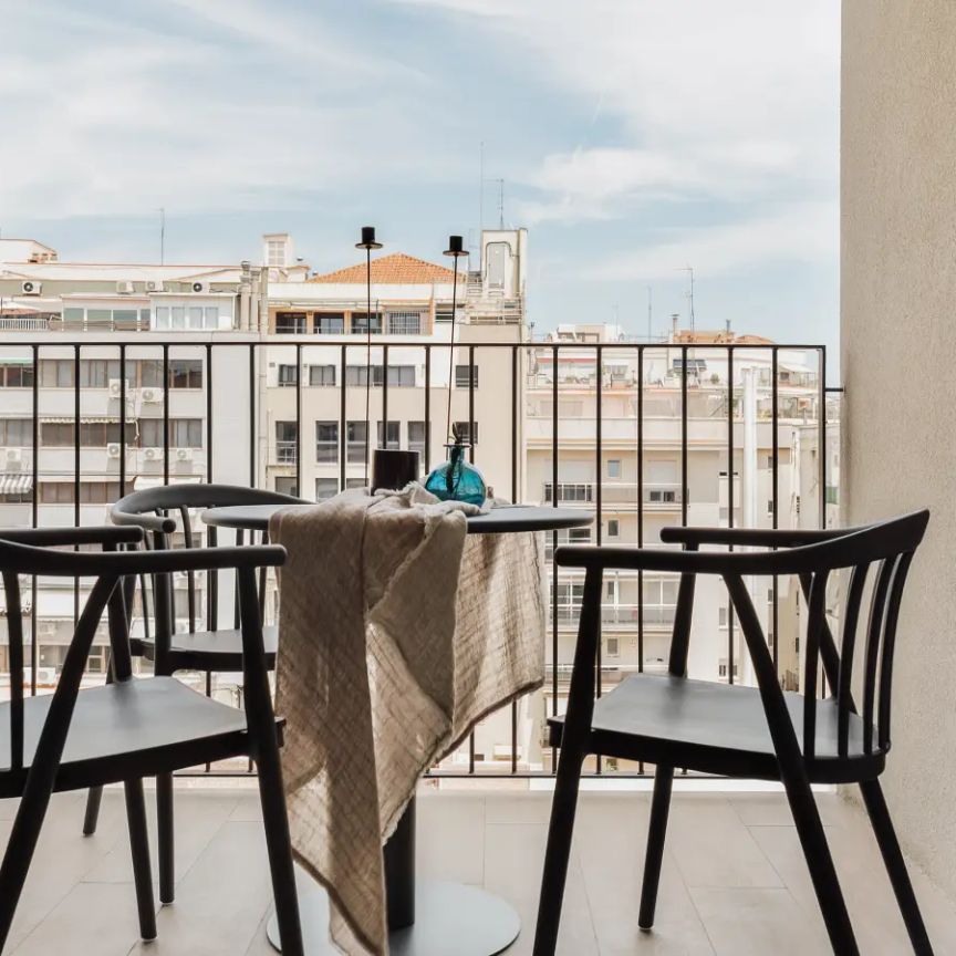 3-bedroom apartment for rent in la Nova Esquerra de l'Eixample. - Photo 1