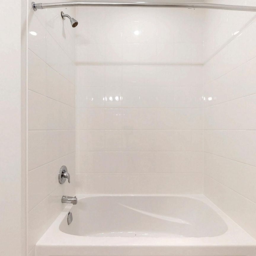 For Lease - 34 Kamper Avenue, Richmond Hill, Ontario - Photo 1