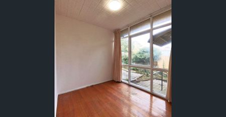 Family Home in Prime Viewbank Location - Photo 4